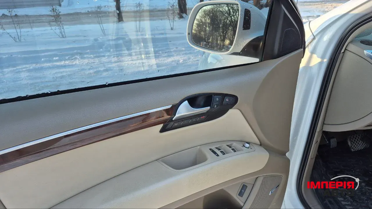 Audi Q7 - фото 11