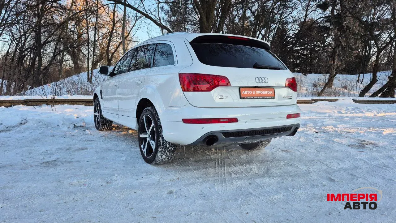 Audi Q7 - фото 8