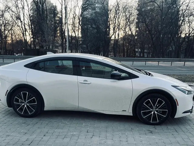 Toyota Prius - фото 3