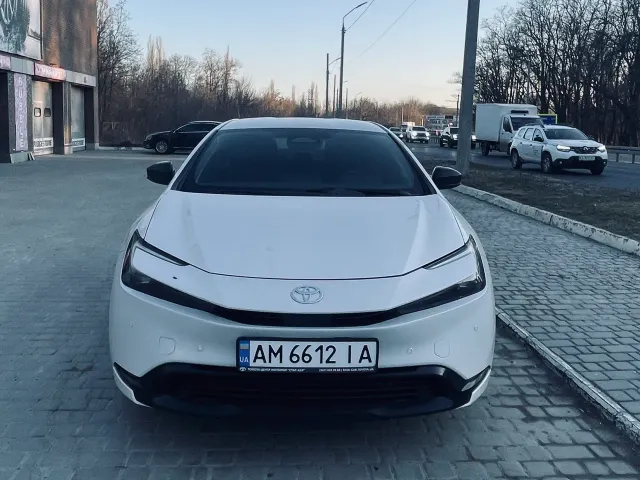 Toyota Prius - фото 2