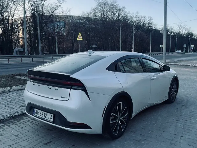 Toyota Prius - фото 4