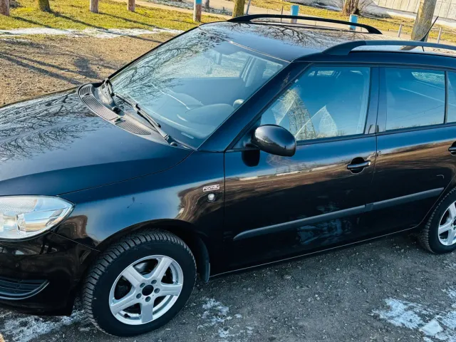 Skoda Fabia - фото 2
