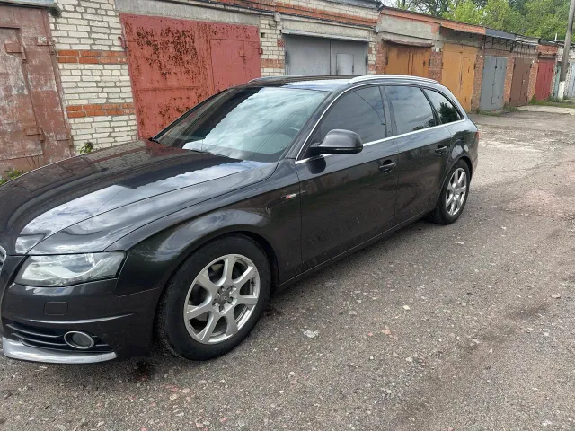 Audi A4 - фото 5