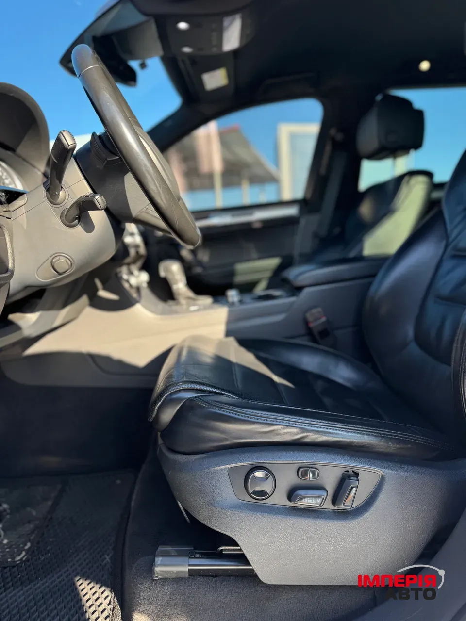 Volkswagen Touareg - фото 8