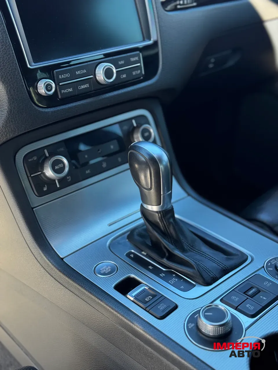 Volkswagen Touareg - фото 10