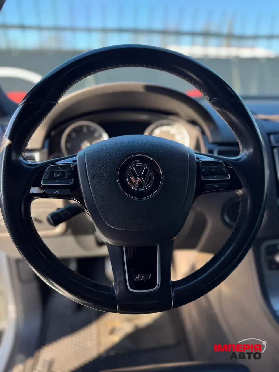 Volkswagen Touareg - фото 11