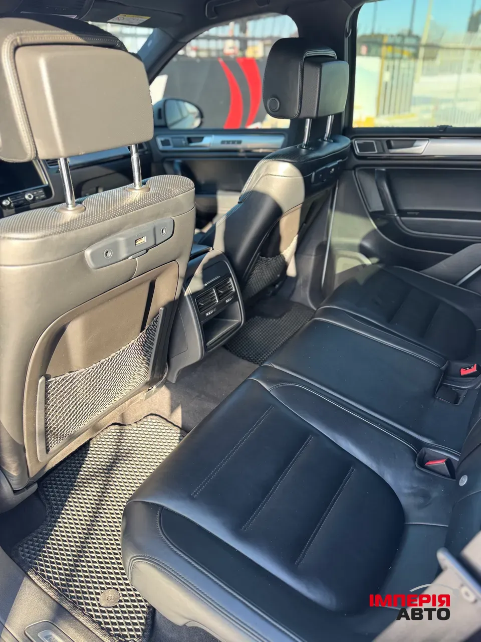 Volkswagen Touareg - фото 12