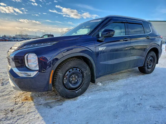 Mitsubishi Outlander - фото 1