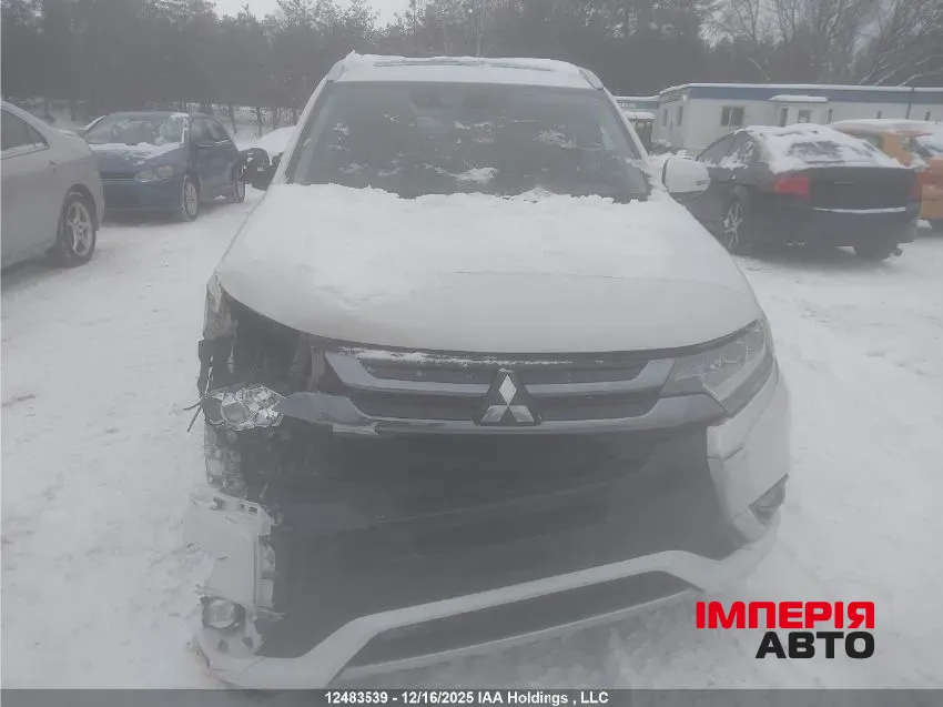 Mitsubishi Outlander - фото 2