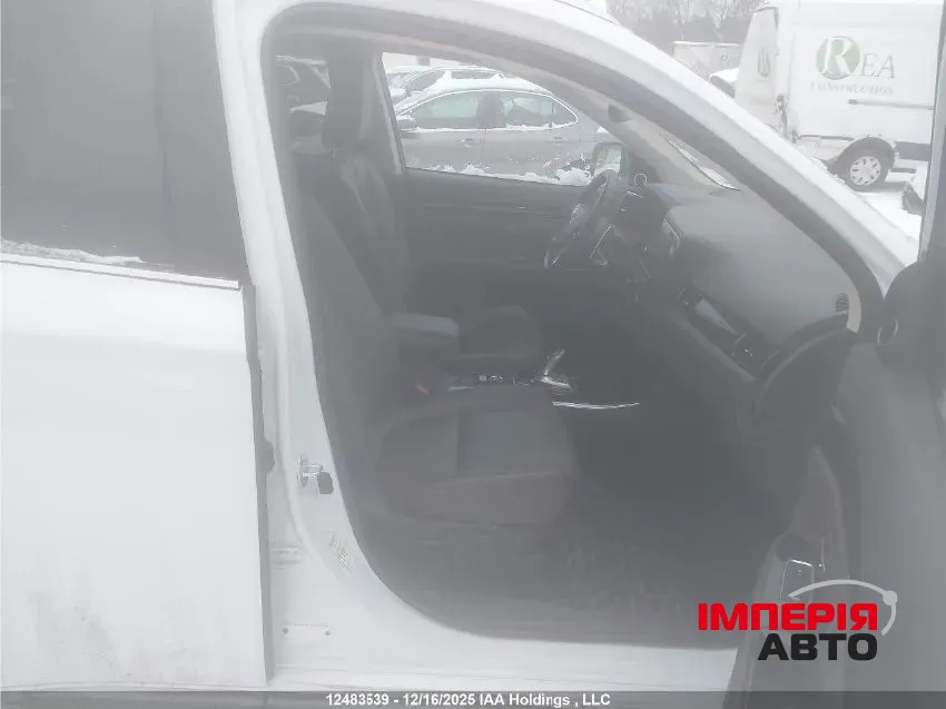 Mitsubishi Outlander - фото 7