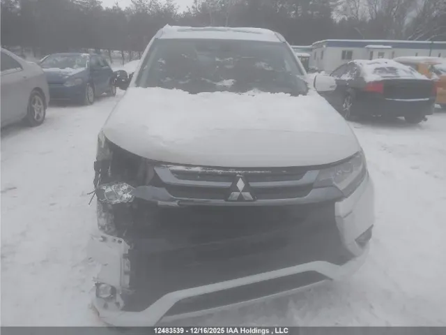 Mitsubishi Outlander - фото 2