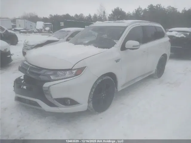 Mitsubishi Outlander - фото 1