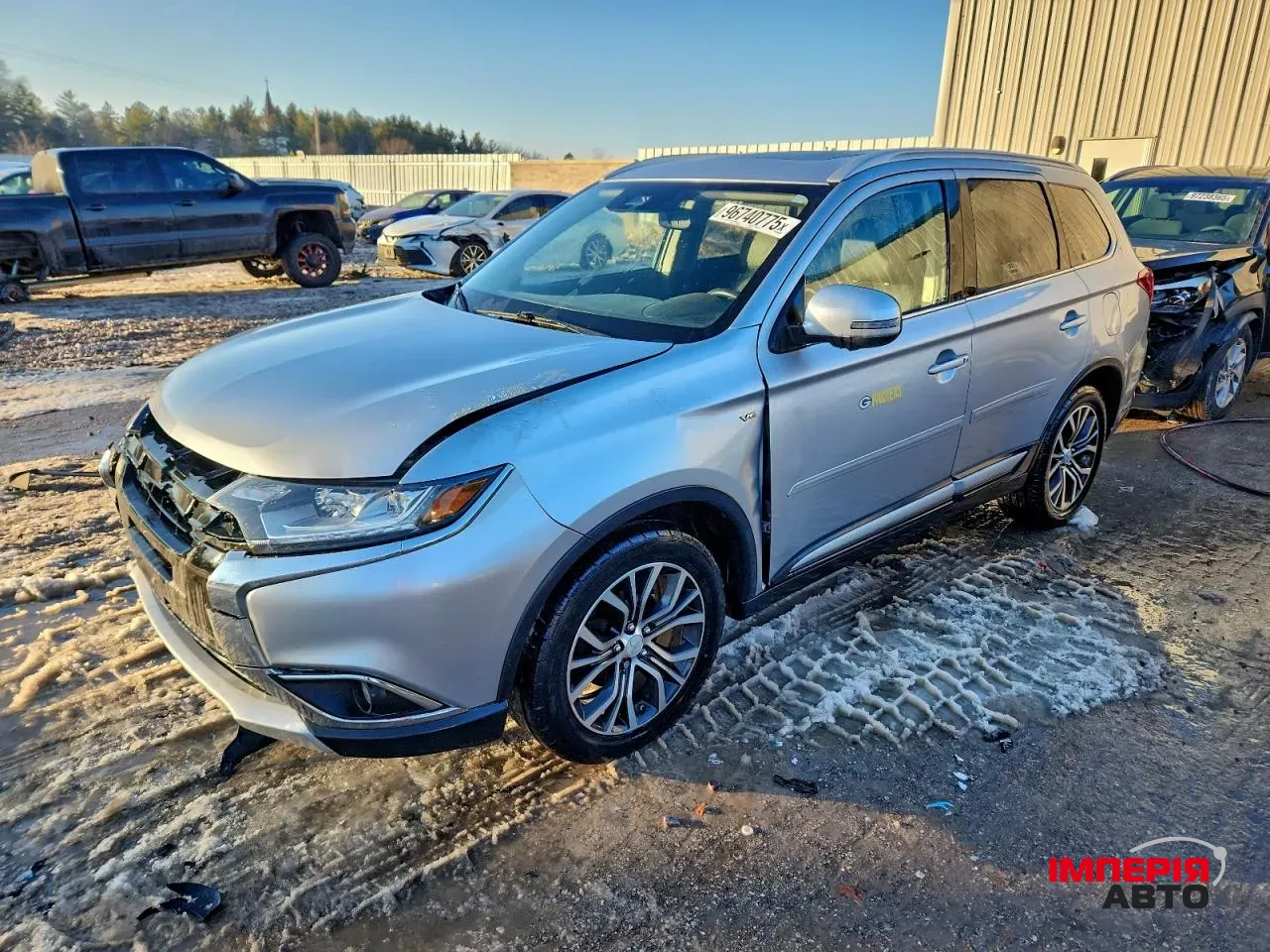 Mitsubishi Outlander - фото 1