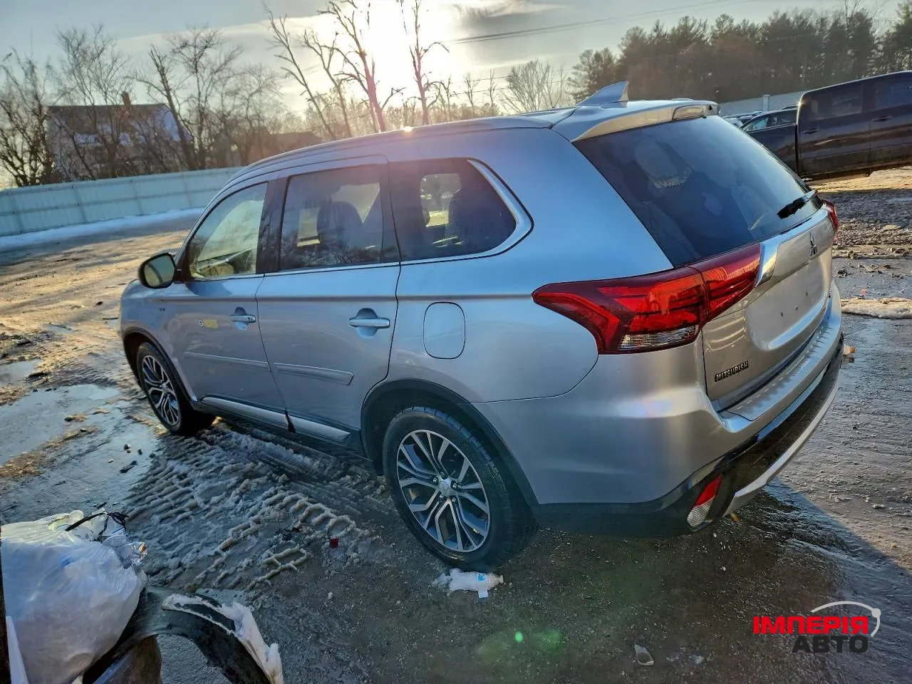 Mitsubishi Outlander - фото 4