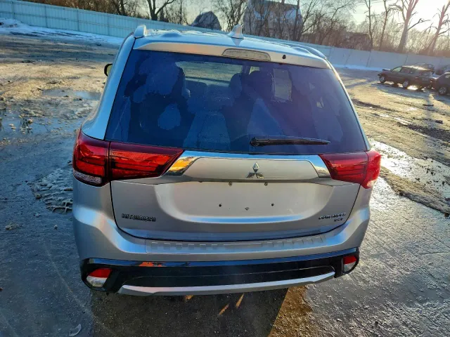 Mitsubishi Outlander - фото 5