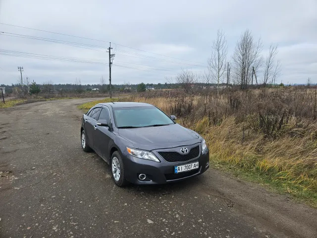 Toyota Camry - фото 1