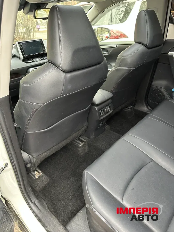 Toyota RAV4 - фото 9
