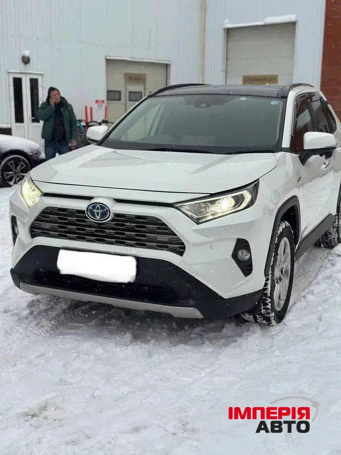 Toyota RAV4 - фото 4