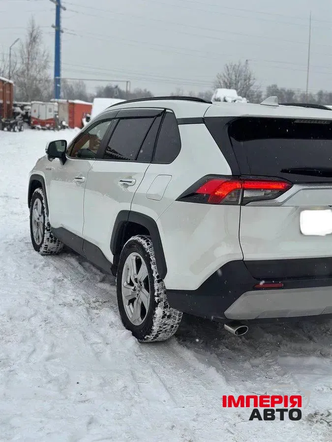 Toyota RAV4 - фото 5