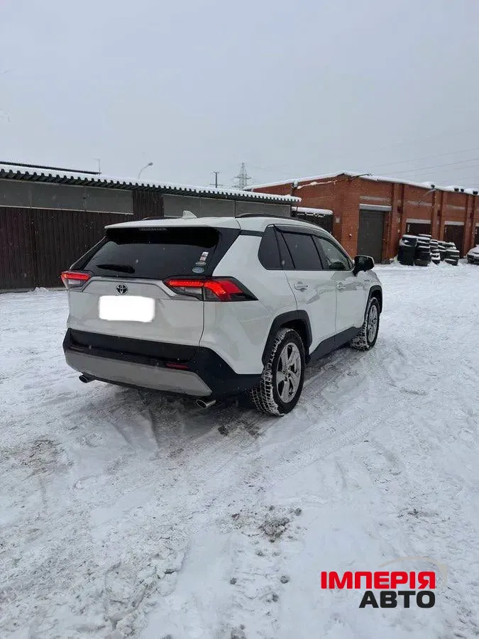 Toyota RAV4 - фото 2