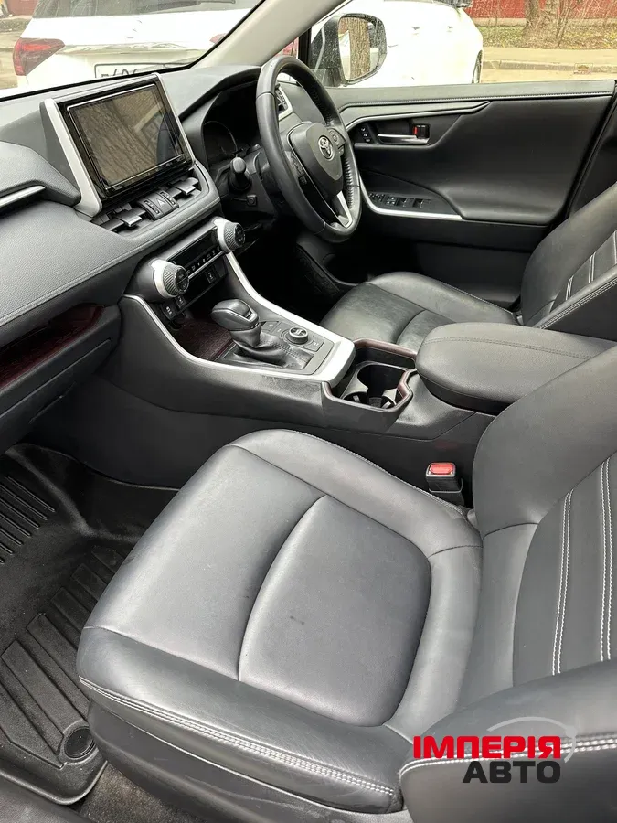 Toyota RAV4 - фото 8