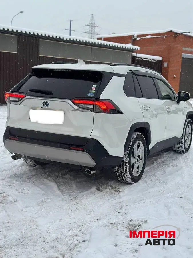 Toyota RAV4 - фото 1