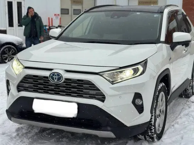 Toyota RAV4 - фото 4