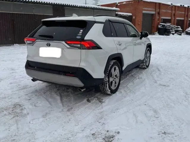 Toyota RAV4 - фото 2