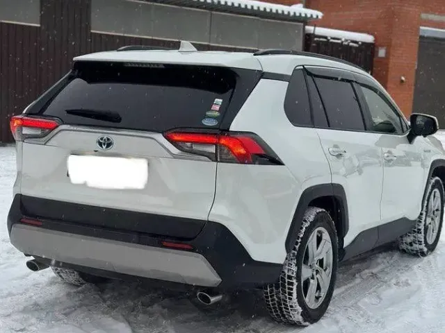 Toyota RAV4 - фото 1
