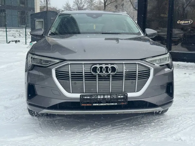 Audi e-tron - фото 3