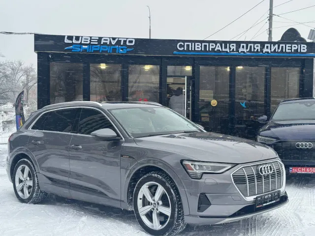 Audi e-tron - фото 2
