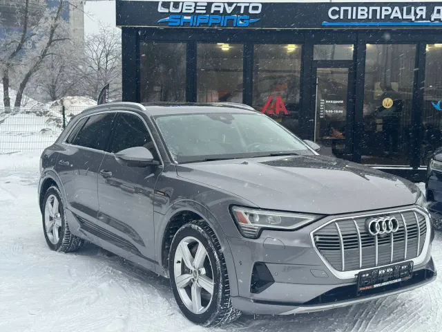 Audi e-tron - фото 4