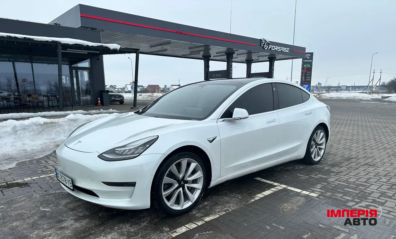 Tesla Model 3 - фото 1