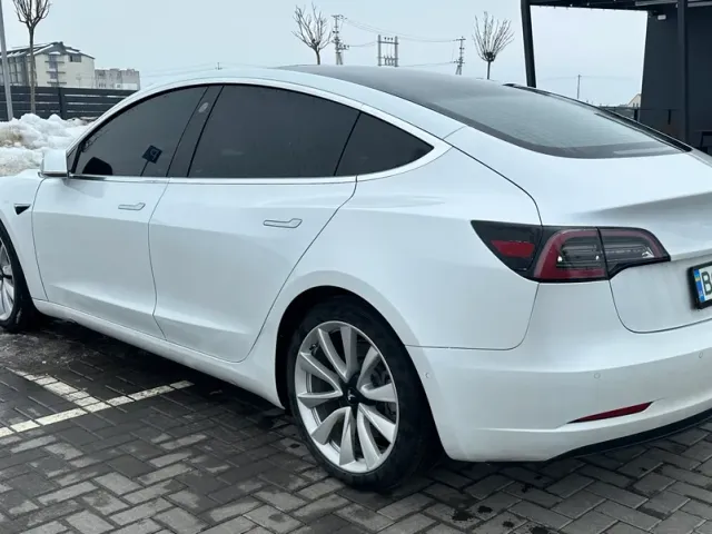 Tesla Model 3 - фото 3