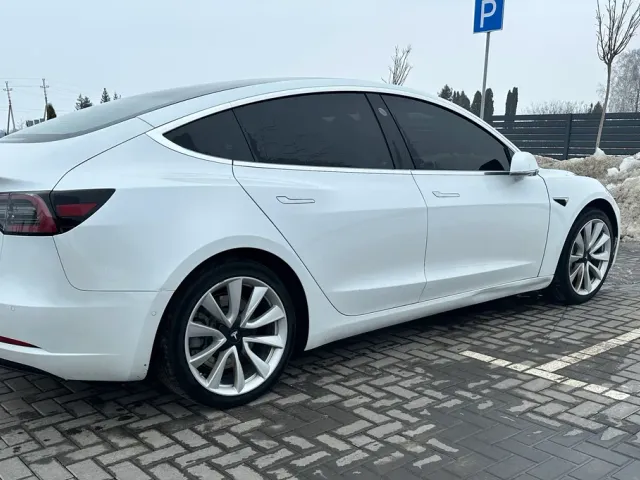 Tesla Model 3 - фото 4