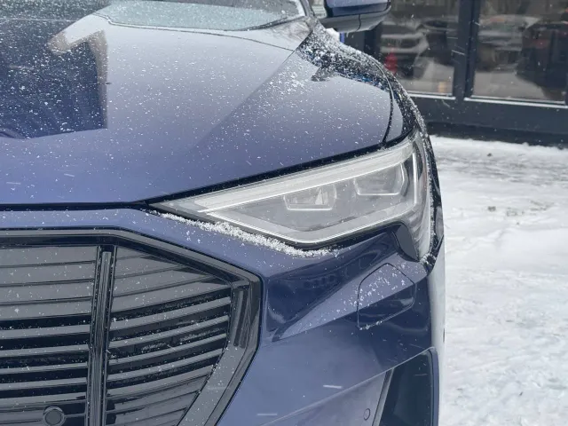 Audi e-tron - фото 4