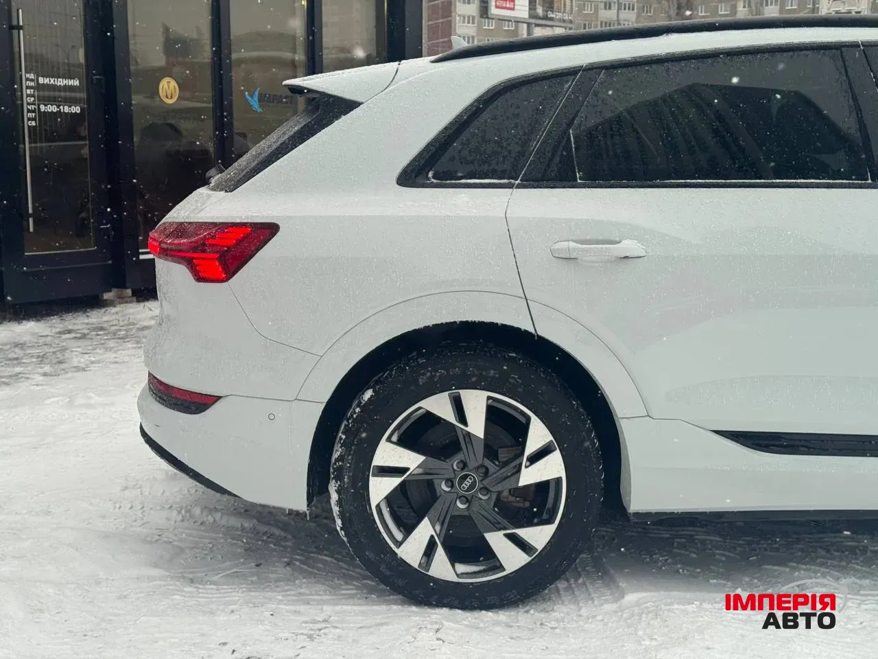 Audi e-tron - фото 5