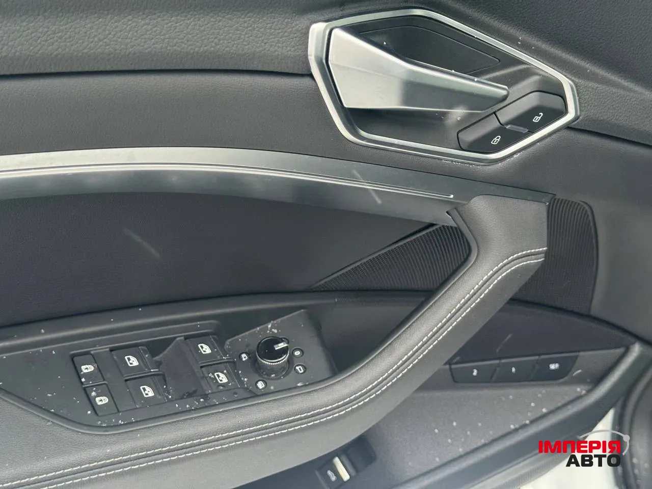 Audi e-tron - фото 11