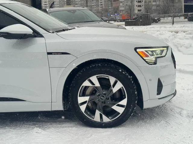 Audi e-tron - фото 3