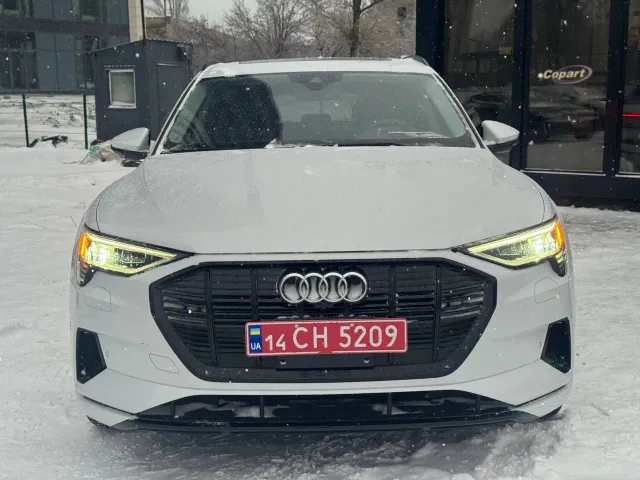 Audi e-tron - фото 2