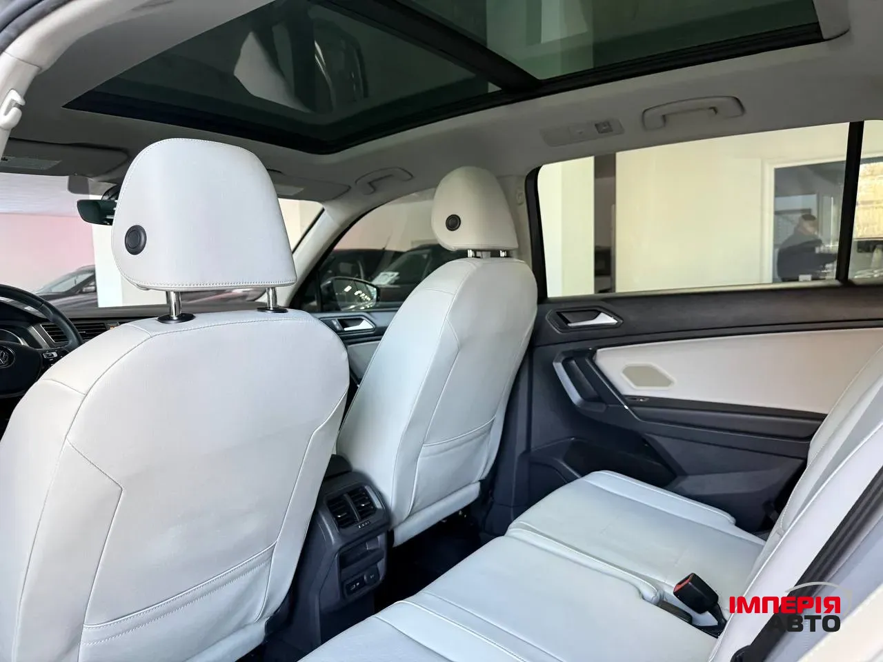 Volkswagen Tiguan - фото 8