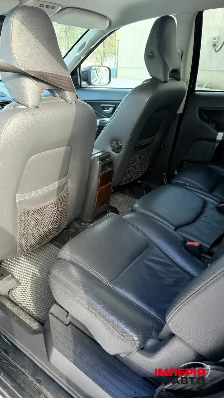 Volvo XC90 - фото 17