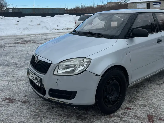 Skoda Fabia - фото 4