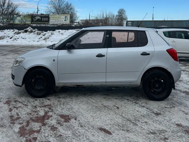 Skoda Fabia - фото 5