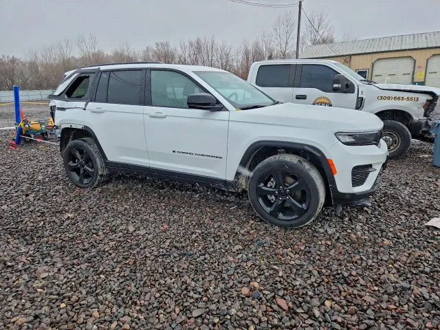 Jeep Grand Cherokee - фото 3