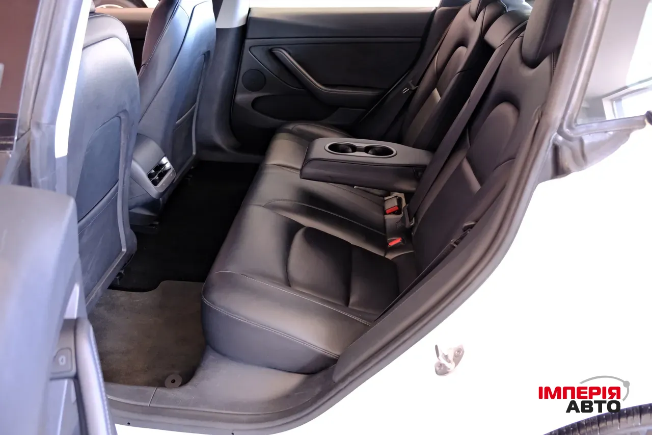 Tesla Model 3 - фото 8