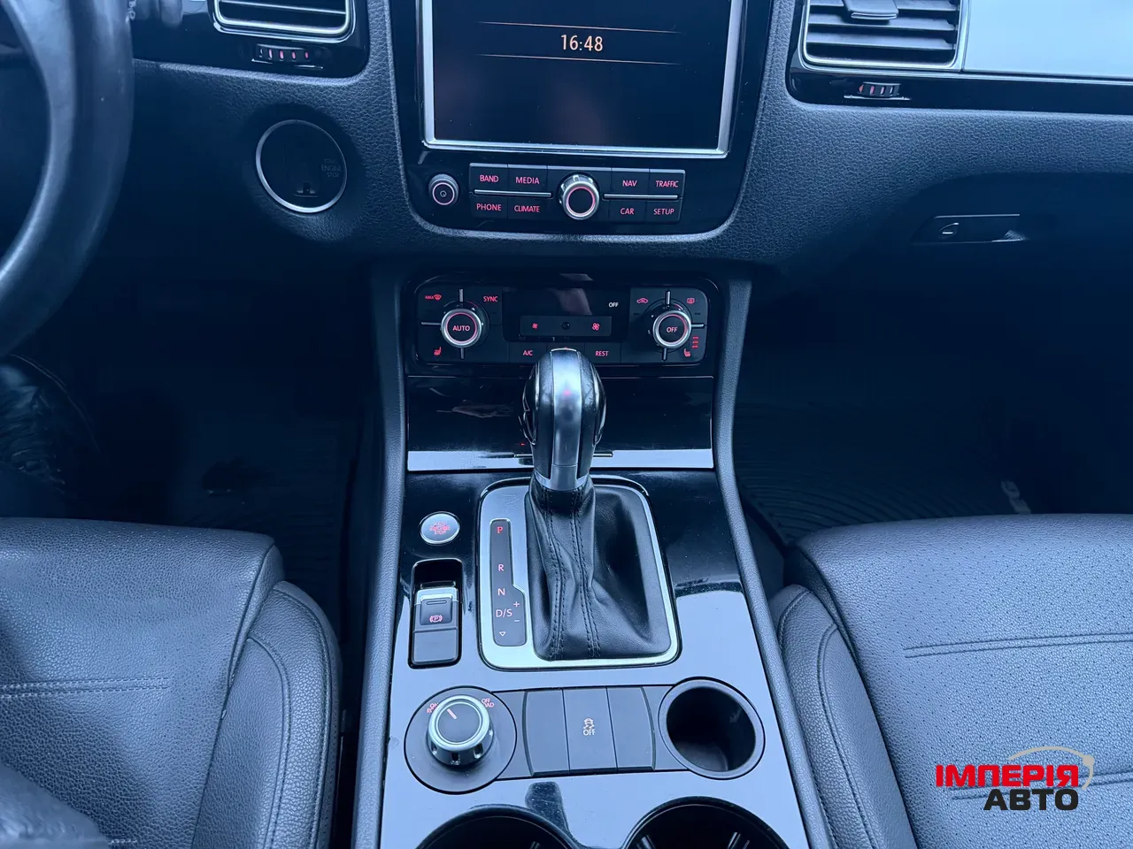 Volkswagen Touareg - фото 8