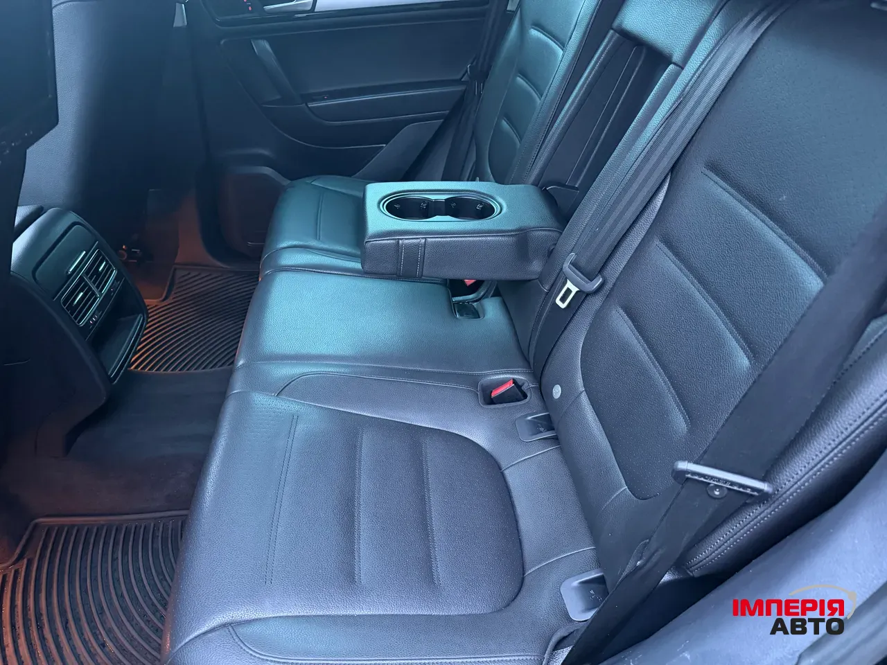 Volkswagen Touareg - фото 13