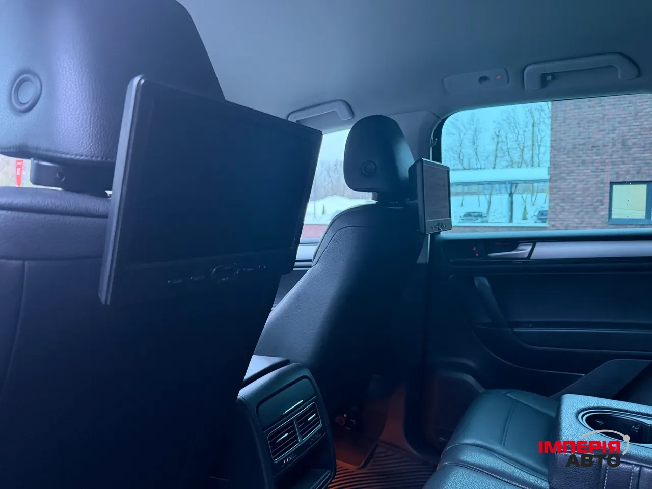 Volkswagen Touareg - фото 12