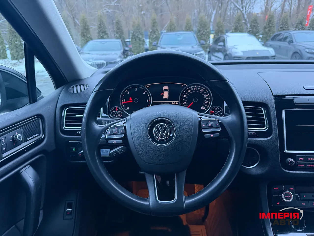 Volkswagen Touareg - фото 6